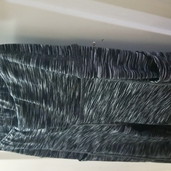 Female leggings - Dark with silver tiger stripe pattern. Very comfortable - Picture 4 of 7